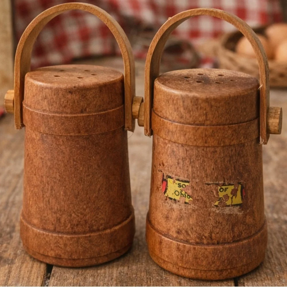 How adorable are these little wooden bucket shakers 🥰